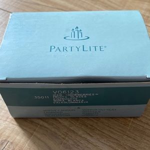 🕯 PartyLite Iced SnowBerries Box of 6 Votive Candles.
